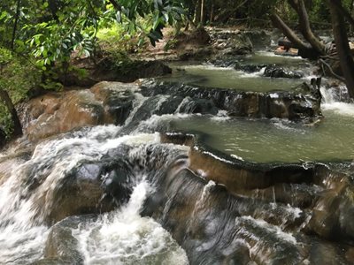 پارک Saline Hot Spring Khlong Thom