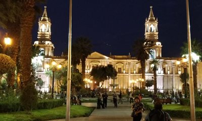 آره-کویپا-پلازای-آرماس-آره-کویپا-Plaza-de-Armas-de-Arequipa-307739