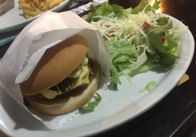 برازیلیا-رستوران-برزیلین-آمریکن-برگرز-Brazilian-American-Burgers-339275