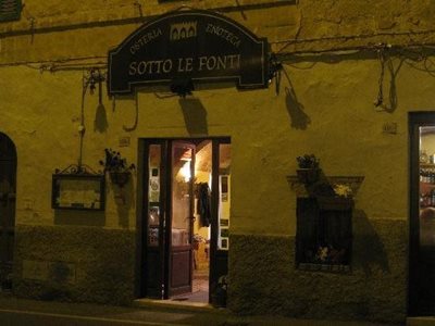 سی-ینا-رستوران-Osteria-Enoteca-Sotto-Le-Fonti-Siena-339294