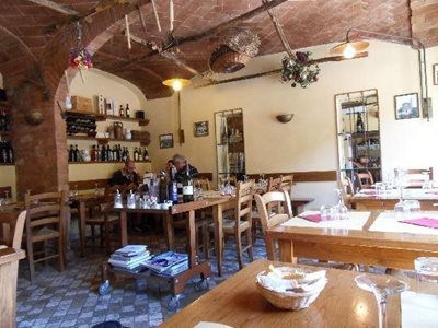 سی-ینا-رستوران-Osteria-Enoteca-Sotto-Le-Fonti-Siena-339295