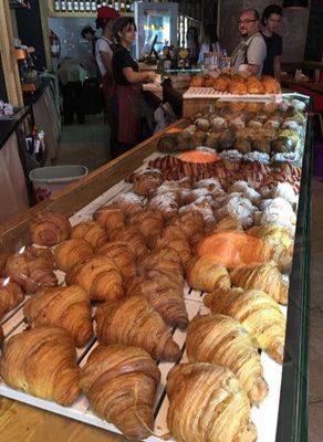 اودسا-کافه-12-Coffee-Croissants-340037