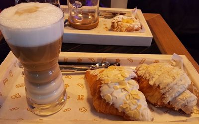 اودسا-کافه-12-Coffee-Croissants-340036