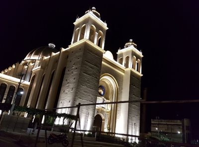 سان-سالوادور-کلیسای-کاتولیک-متروپولیتانا-Catedral-Metropolitana-343622