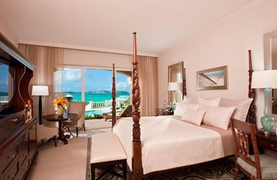 ناسائو-هتل-صندل-رویال-بهمئیان-Sandals-Royal-Bahamian-Spa-Resort-Offshore-Island-345870