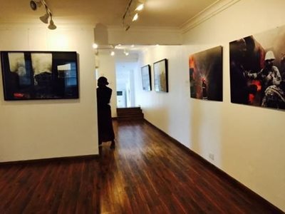 گالری هنری در قرمز Red Door Art Gallery