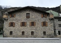 خانه تاریخی کاسا د لا وال Casa de la Vall