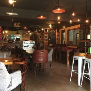بندر-سری-بگاوان-کافه-بوتیک-رک-اند-برو-Rack-and-Brew-Boutique-Cafe-370203