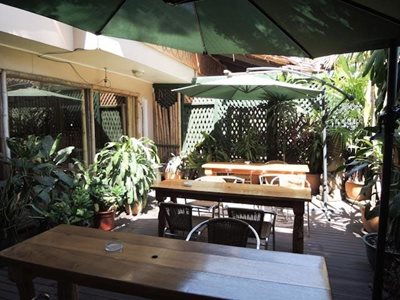 هونیارا-کافه-بامبو-The-Bamboo-Cafe-373013