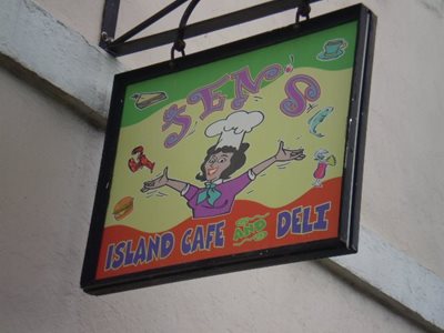 شارلوت-آمالی-کافه-جنز-ایسلند-اند-دلی-Jen-s-Island-Cafe-and-Deli-374802