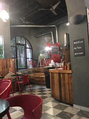 سان-خوآن-کافه-کوتارو-سومبراس-Cafe-Cuatro-Sombras-374865