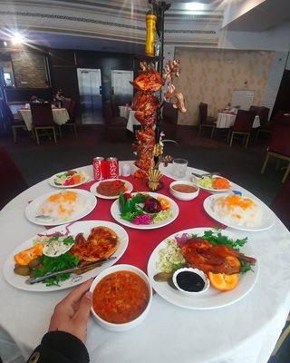 خرم-آباد-رستوران-گردان-رنگین-کمان-385049