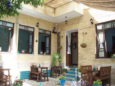 اقامتگاه و کافه رستوران سلطنت بانو