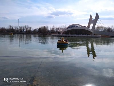 مشهد-دریاچه-مصنوعی-گلبهار-425983