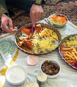 تهران-باغچه-رستوران-حسین-429370
