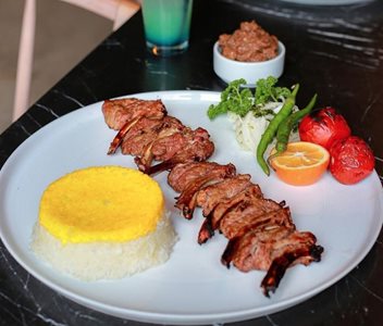 تهران-کافه-رستوران-چراغان-429660