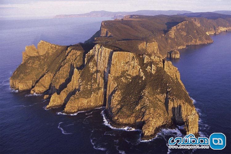 صخره های دریایی کیپ (Cape) و شبه جزیره تاسمان (Tasman)