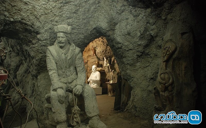 اولین غار موزه خصوصی ایران به نام غار موزه وزیری که دکتر ناصر هوشمند وزیری با خلاقیتی مثال زدنی و ایده ای خلاقانه کلیه هزینه های ساخت آن را پرداخته است