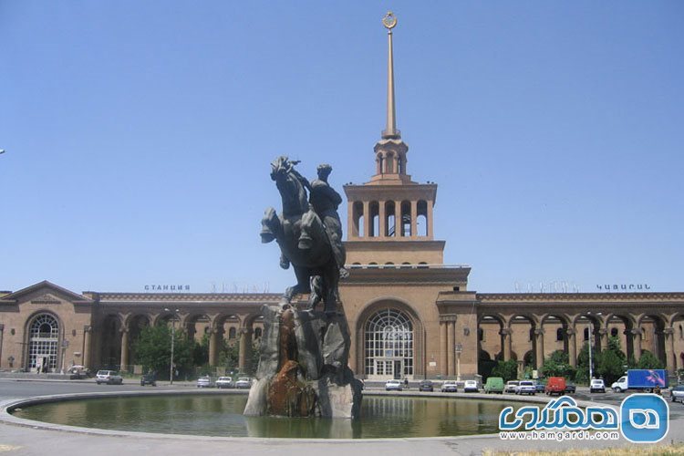مجسمه قهرمان ملی ارمنستان