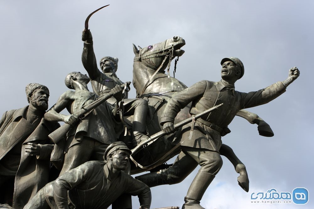 تندیس شاپف Chapaev Monument
