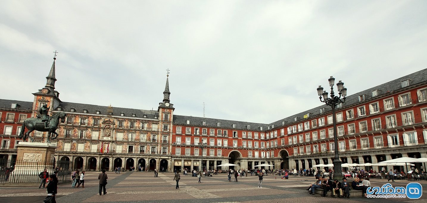 فضای باشکوه قرن هفدهمی در میدان مایور Plaza Mayor