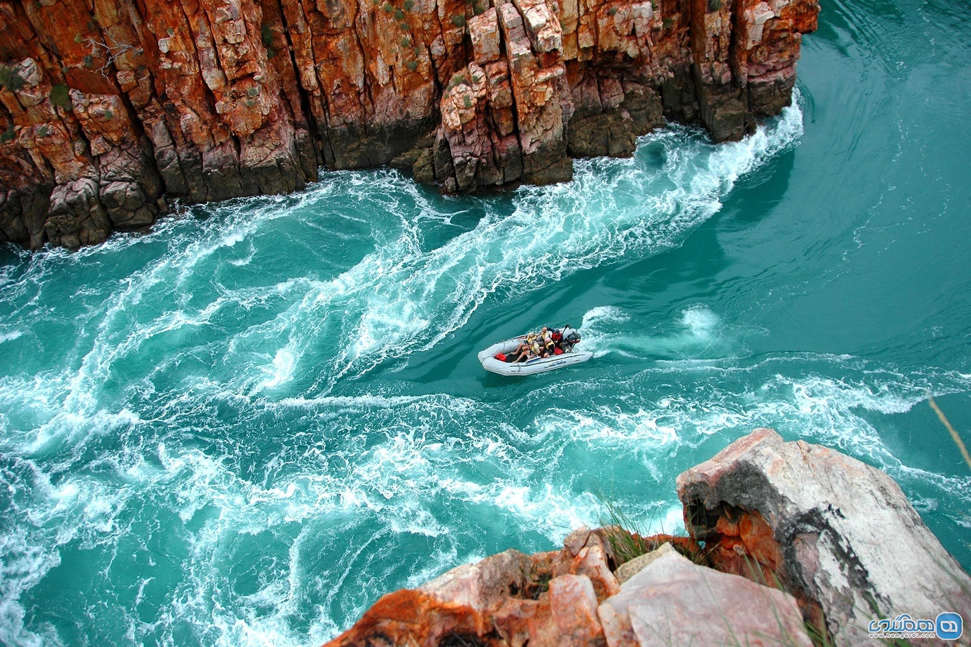 قایق سواری روی آبشارهای افقی