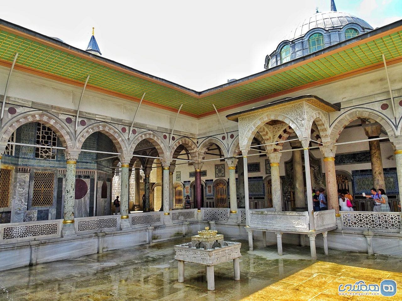 محوطه داخلی قصر توپ قاپی