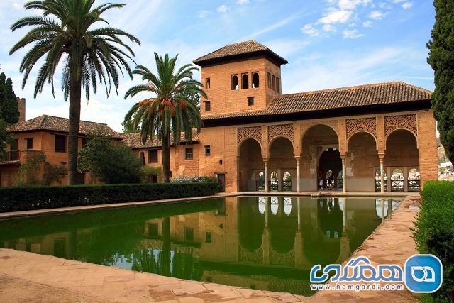 مسجد الحمرا Alhambra و باغ های ژنرالیف Generalife در گرانادا