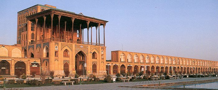 عمارت زیبای عالی قاپو