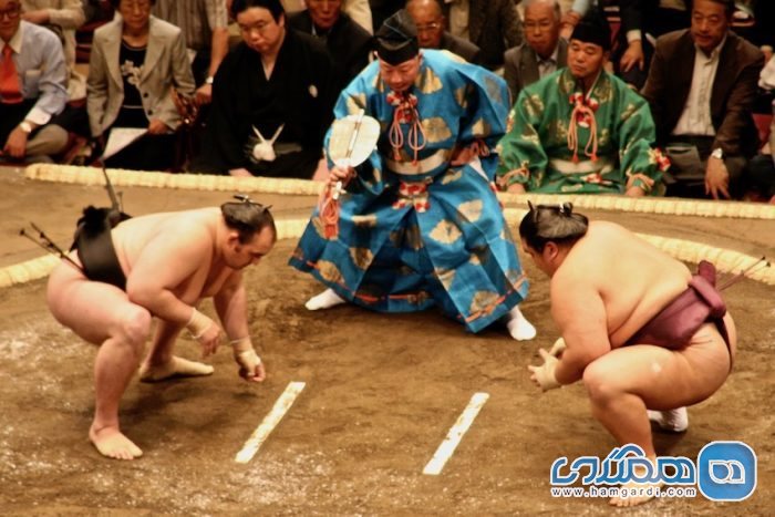 به تماشای تمرین های صبحگاهی سومو Sumo بروید