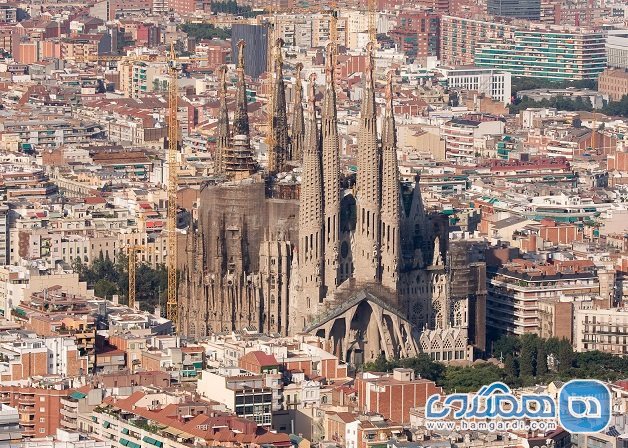  کلیسای ساگرادا فامیلیا در بارسلونا / راهنمای کامل بازدید از شاهکار گائودی