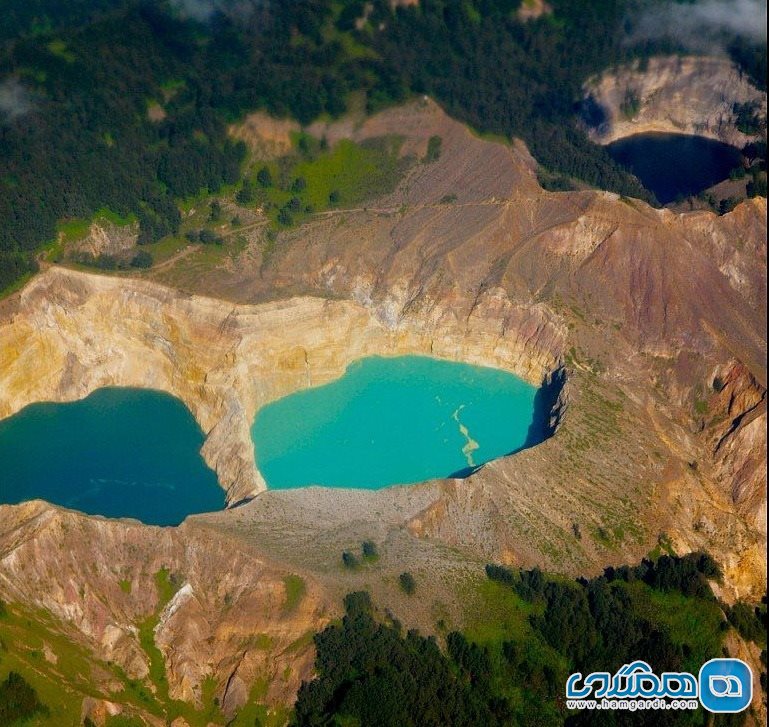 دریاچه سه رنگ کلیموتوی جزیره فلورس در اندونزی (Kelimutu) 