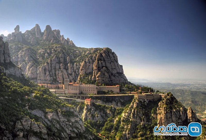 آشنایی با کوه منتسرات (Montserrat)