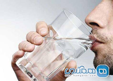 نوشیدن آب کم
