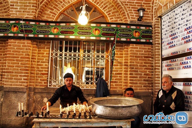 آیین سنتی شمع گردانی عصر عاشورا در اردبیل