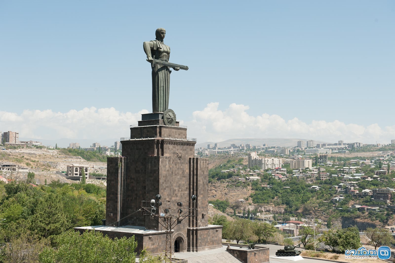 مجسمه مادر در ارمنستان