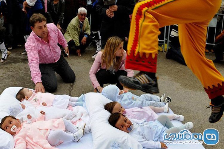 جشنواره پرش از روی نوزاد در اسپانیا