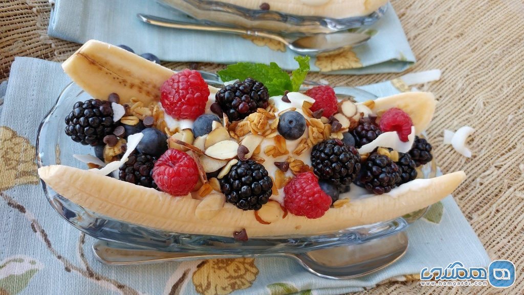 Healthy Banana Split With Clean Eating Sauce