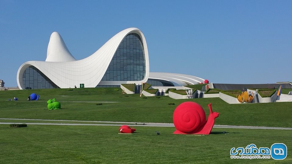 مرکز فرهنگی حیدر علی اف Heydar Aliyev Cultural Center در باکو Baku، آذربایجان (2012)