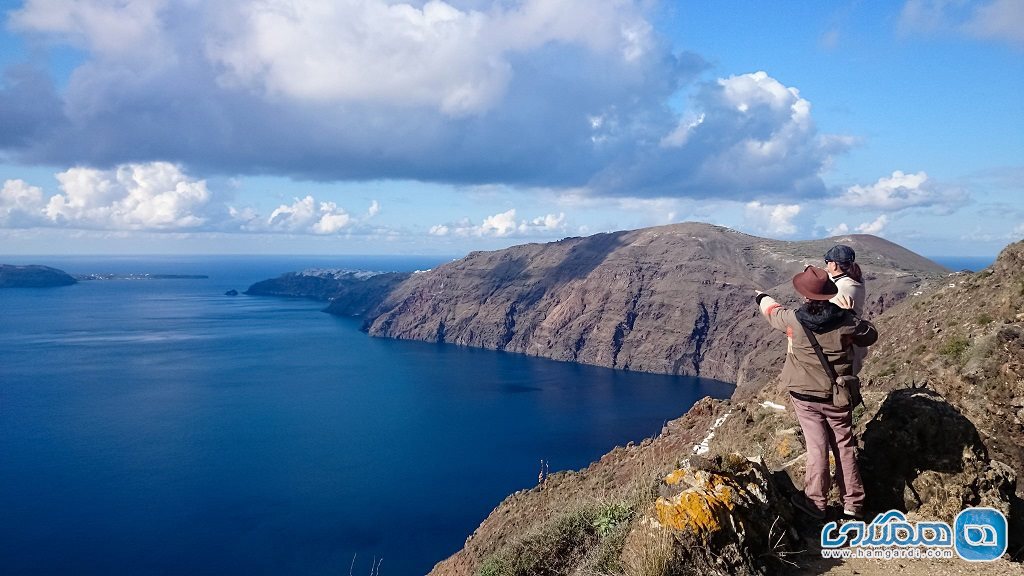 بهترین فعالیت ها در سانتورینی Santorini : پیاده روی به سمت آتشفشان