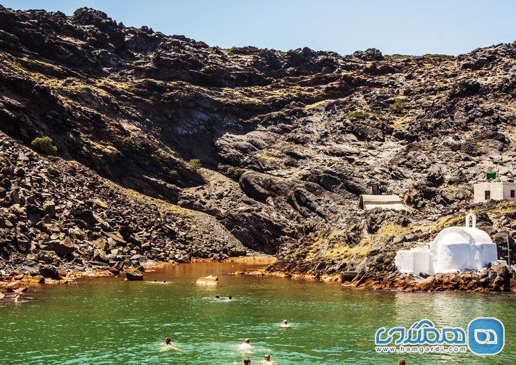 بهترین فعالیت ها در سانتورینی Santorini : شنا کردن در چشمه های آب گرم جزیره