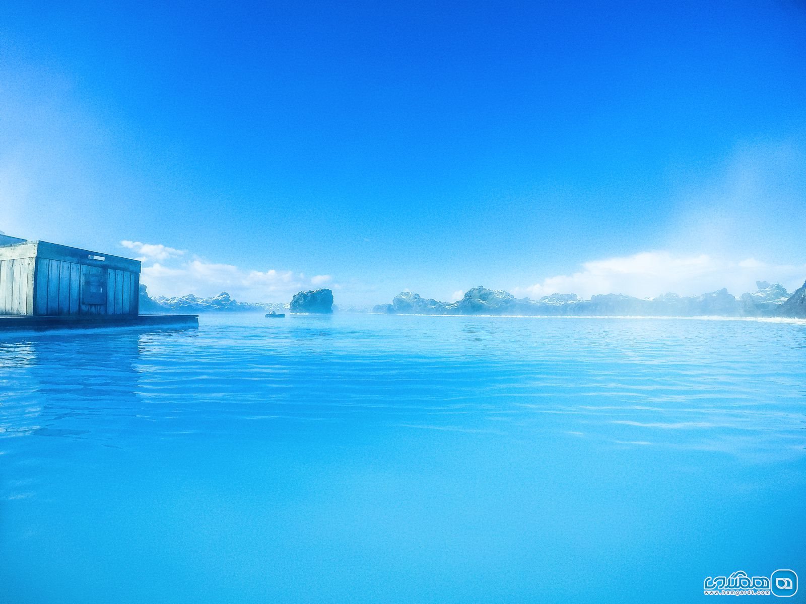 در دریاچه زیبا و خیره کننده بلو لاگون Blue Lagoon وقت گذرانی کنید