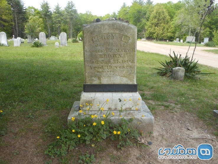 سنگ قبر مرسی براون Mercy Brown در رود آیلند