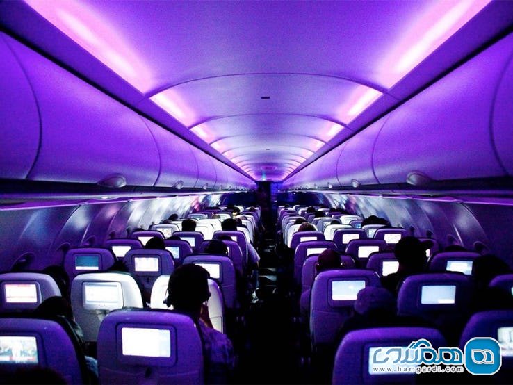 نکات مهم در مورد پرواز که مهماندار ها می دانند : در هنگام فرود، چراغ های هواپیما کم نور می شوند