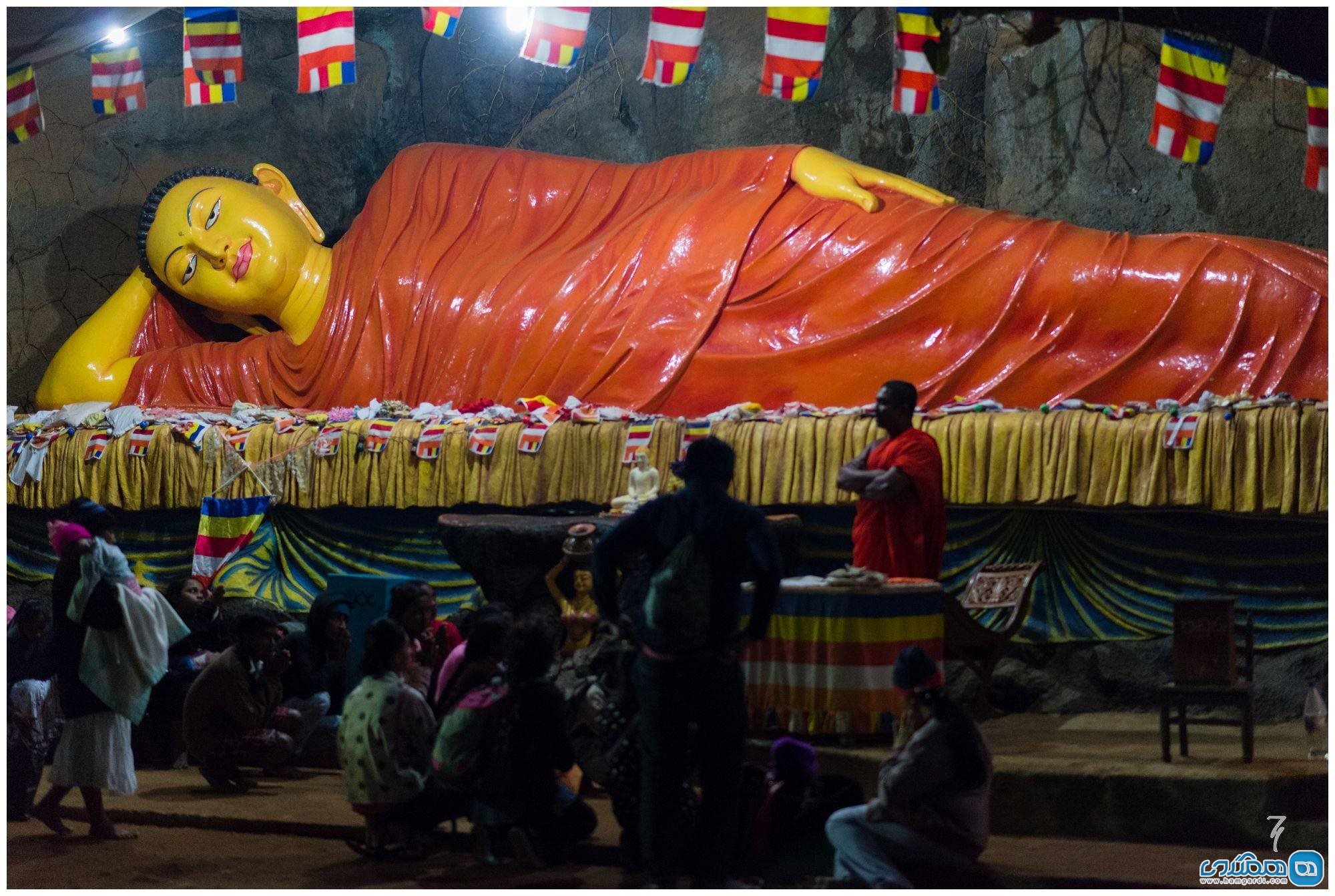 سفر به مقدس ترین کوه در سریلانکا