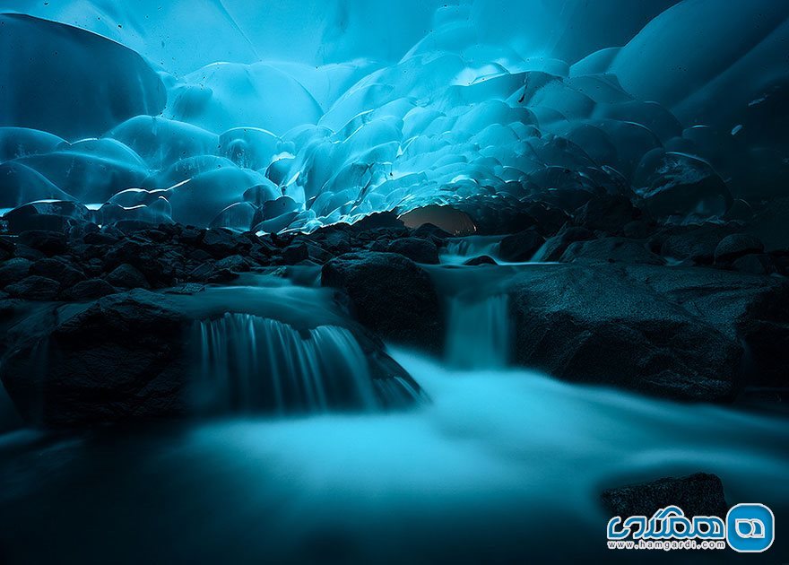 غار یخی مندن هال در آلاسکا