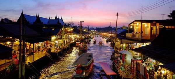 بازار شناور amphawa