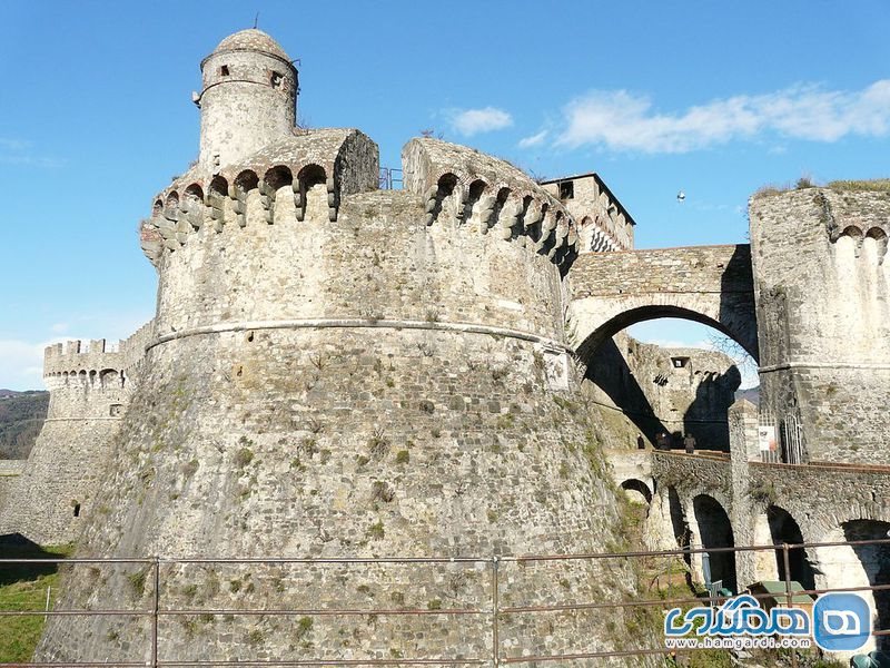 قلعه سارزانلا Sarzanella Castle