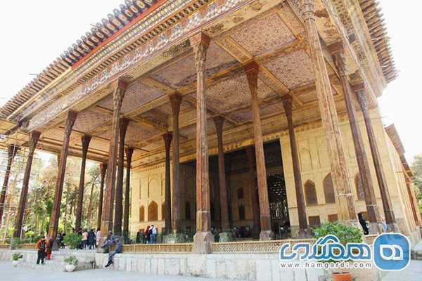 نام کاخ چهلستون اصفهان