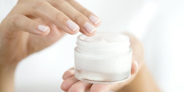 برای جلوگیری از خشکی پوست در طول سفر ،پوست را مرطوب نگهدارید
